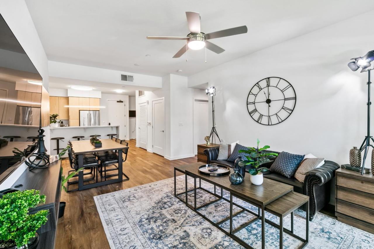 Beverly Grove Chic City Oasis 2 Bedroom Apt With Den 138 Los Angeles Eksteriør billede