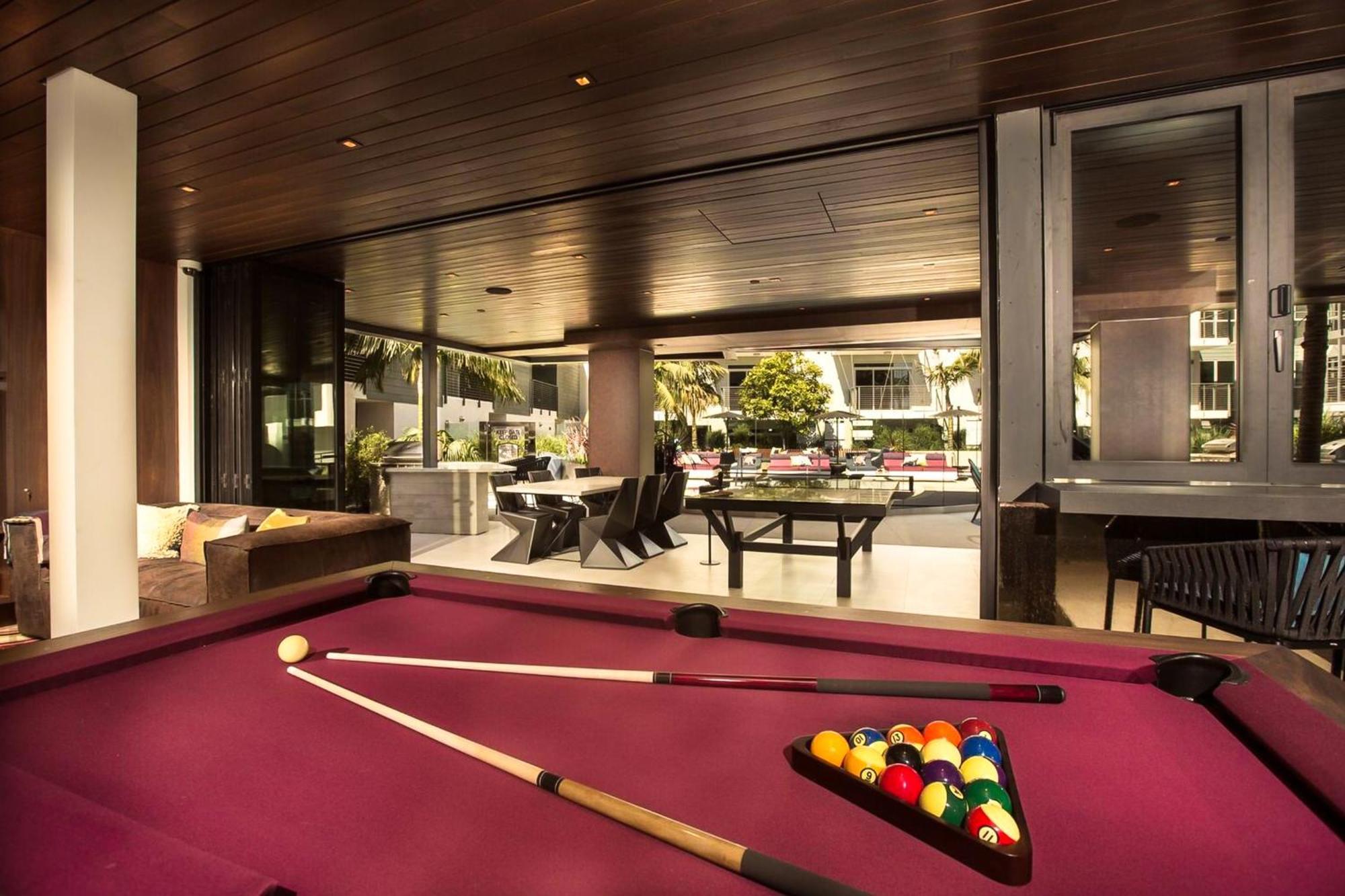 Beverly Grove Chic City Oasis 2 Bedroom Apt With Den 138 Los Angeles Eksteriør billede